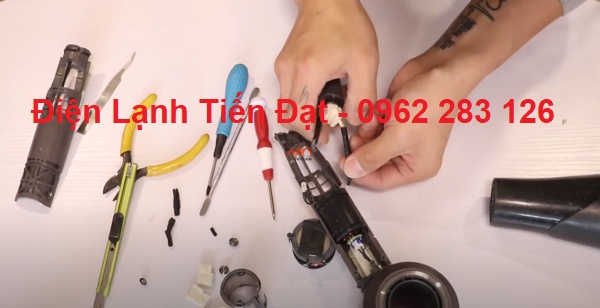 sua-may-say-toc-dyson-tai-tay-ho-2