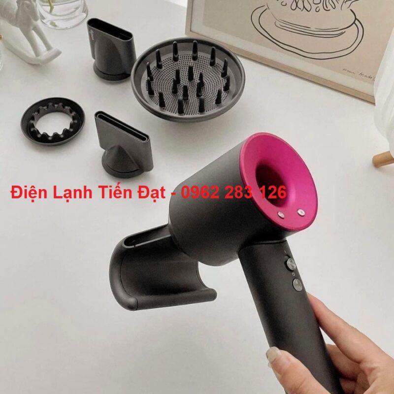 sua-may-say-toc-dyson-tai-tay-ho