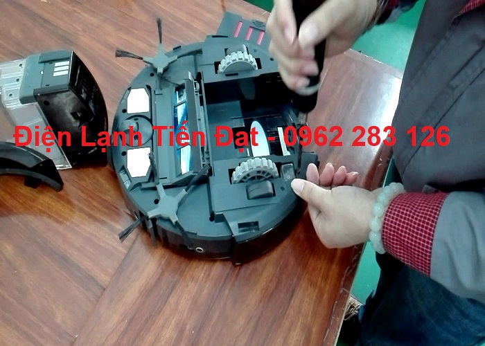 sua-robot-hut-bui- roborock-1
