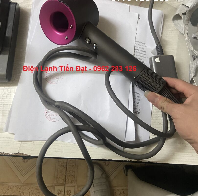 sua-may-say-toc-dyson-cau-giay-1